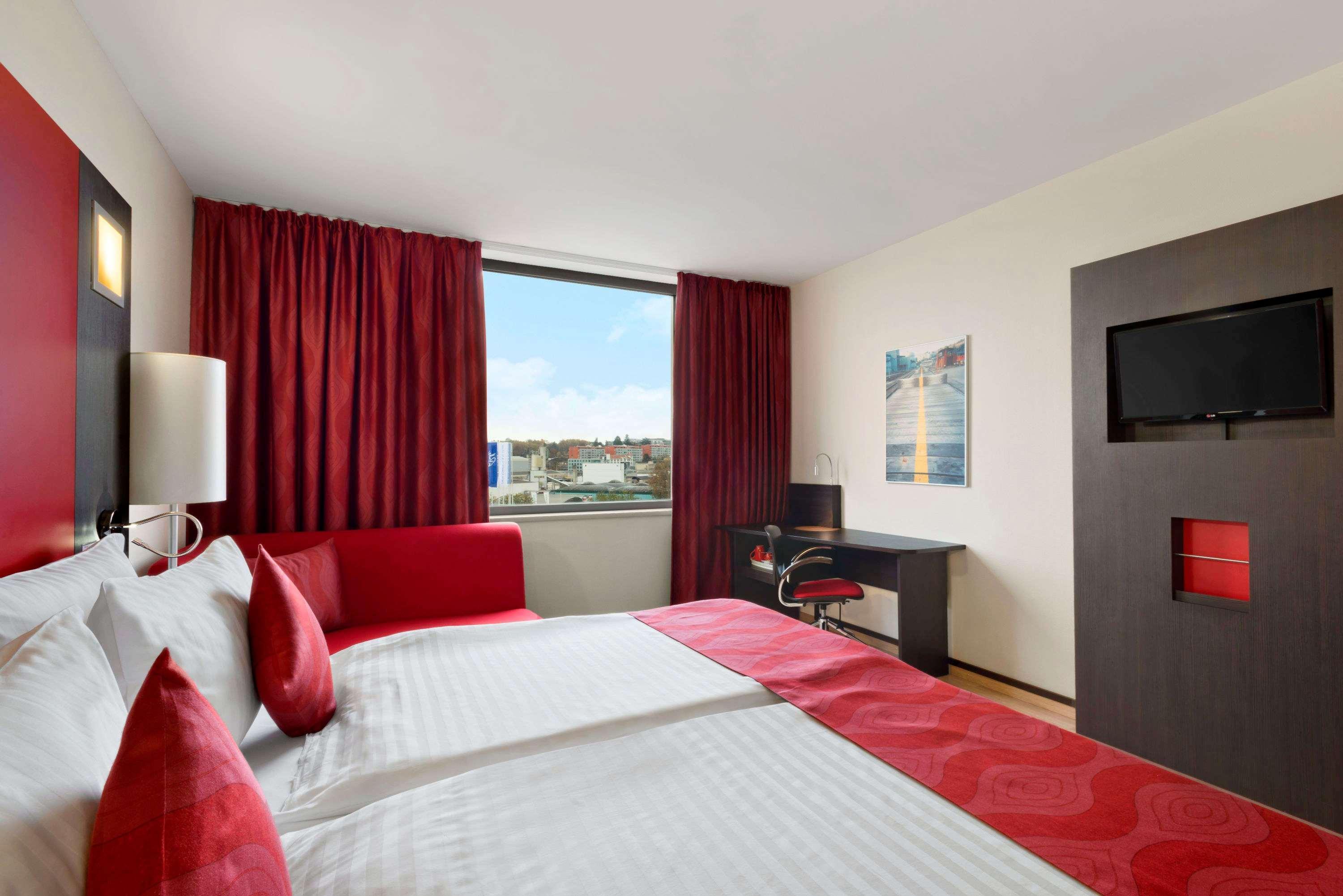 Ramada Encore By Wyndham Geneva Carouge Exterior photo