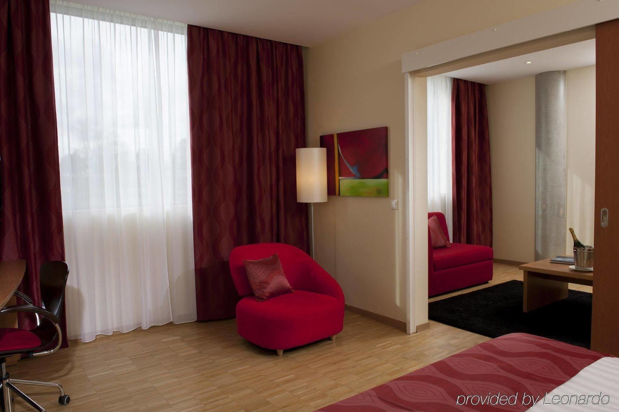 Ramada Encore By Wyndham Geneva Carouge Exterior photo